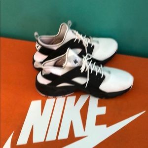 Nike huarache size 12 excellent condition.